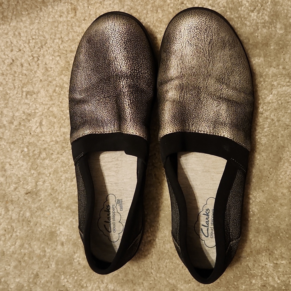 Clarks Shoes Size 8.5 Womens Cloud Steppers Slip On Silver Black Sneakers